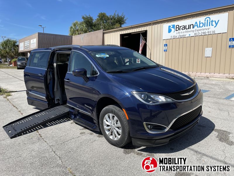 Used 2019 Chrysler Pacifica.  ConversionBraunAbility Chrysler Pacifica Foldout XT