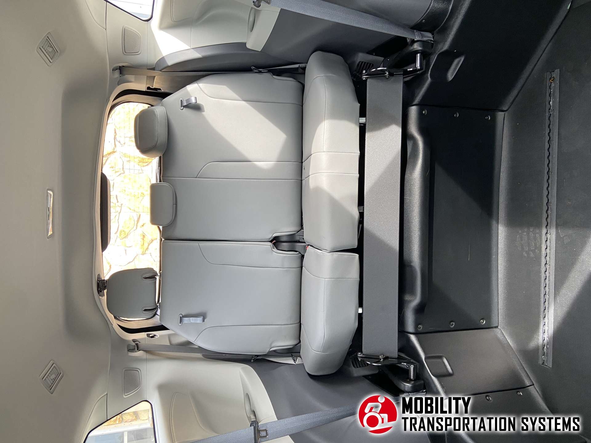2022 Toyota Sienna XLE - Photo 6