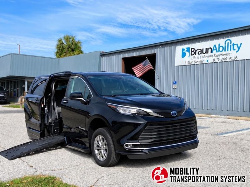 2022 Toyota Sienna BraunAbility Toyota Rampvan XL wheelchair van for sale