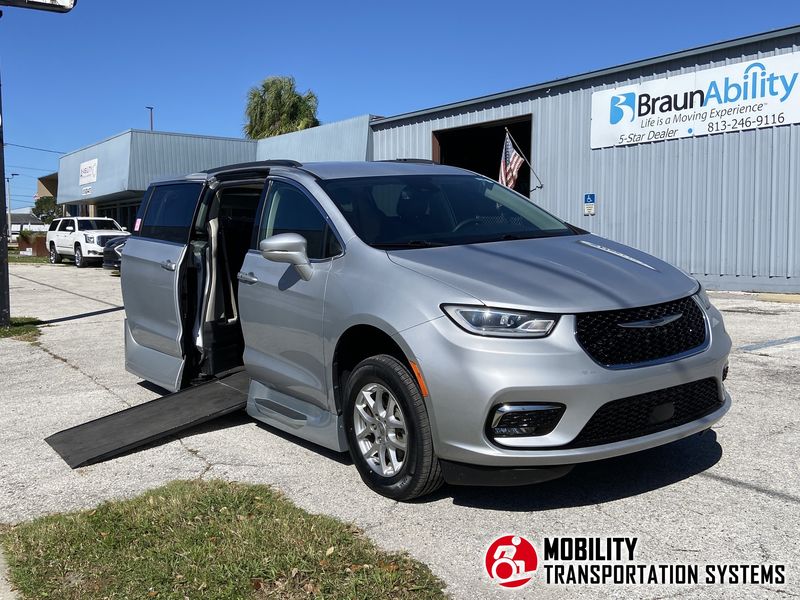 Used 2022 Chrysler Pacifica.  ConversionVMI Chrysler Northstar